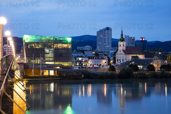 Ars Electronica Center and Bank of the Danube