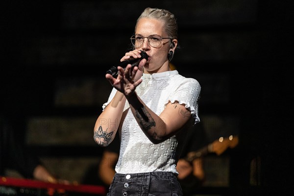 Stefanie Heinzmann live at the Schueuer Lucerne