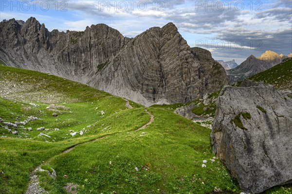 Mountain path with Guffelspitze and Lechtaler Alps in the morning light Gramais