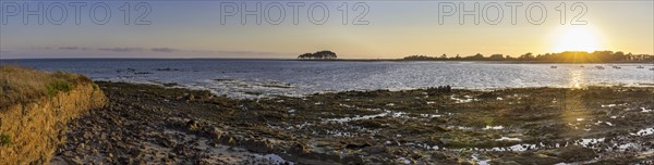 Coast in evening light with Pointe er Hourel in the background