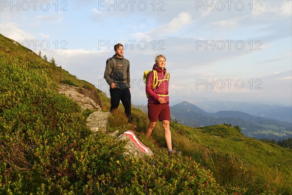 Hikers descending from Feldalphorn