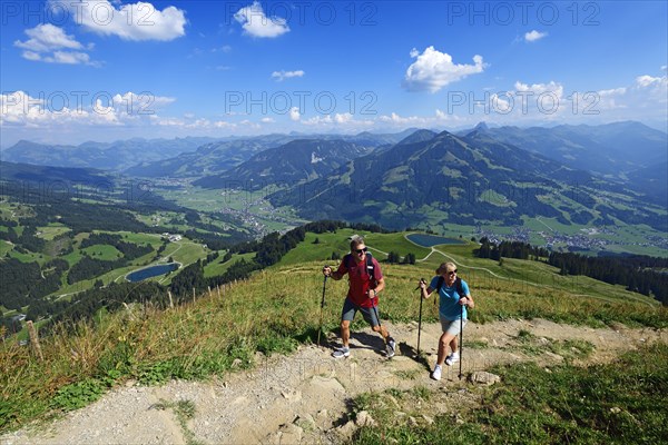 Hikers on the summit panorama trail of the Hohe Salve