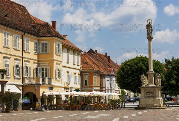 Main square with Mariensaeule