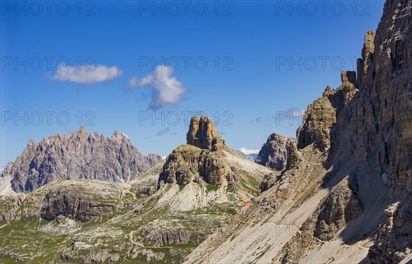 View of the Drei Zinnen Hut and Toblinger Knoten