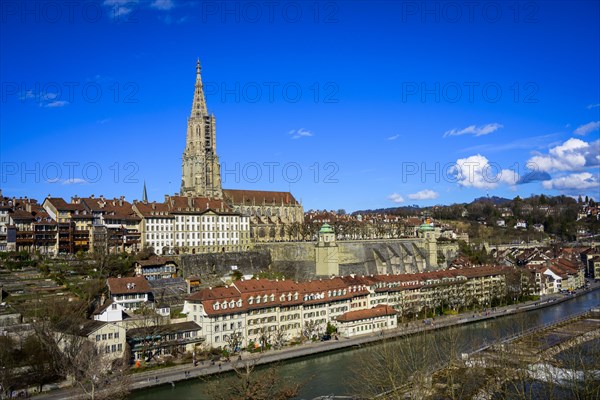 View of the old town with the Bern Minster and Aare