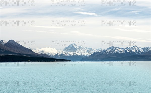 Turquoise glacial lake Lake Pukaki with views of Mount Cook, Mount Cook National Park