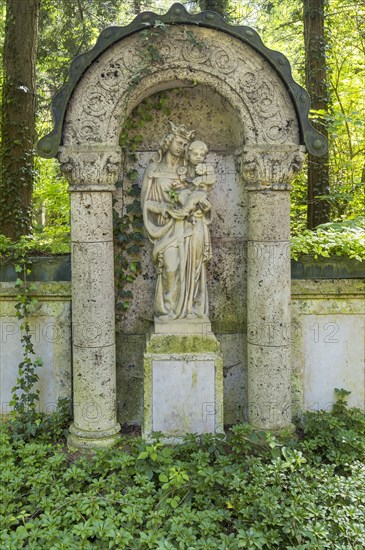 Tomb with statue of the Virgin Mary and Child Jesus