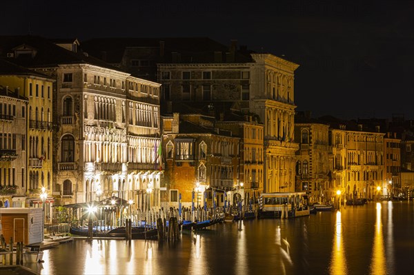 Historic house facades on the Canale Grande at night