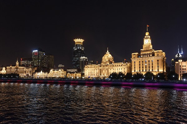 Boat trip Shanghai by night