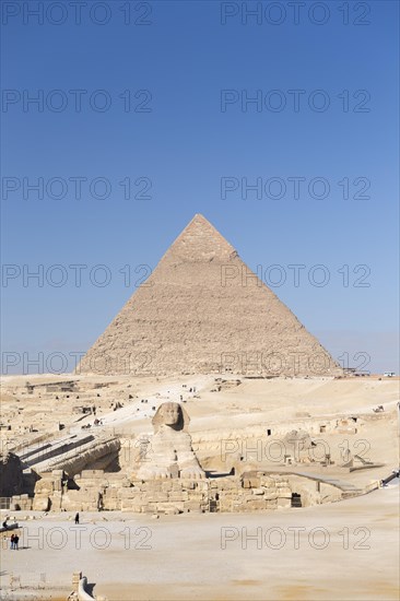 The pyramid of Khafre with the Sphinx