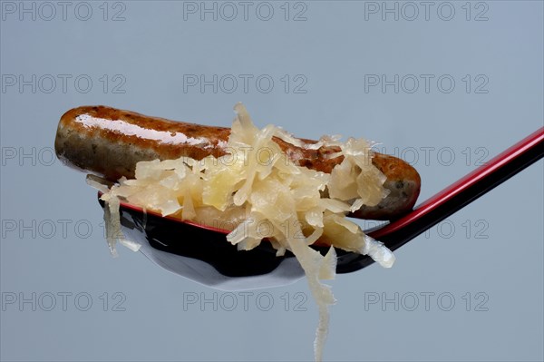 Nuremberg grilled sausages with sauerkraut on kellet