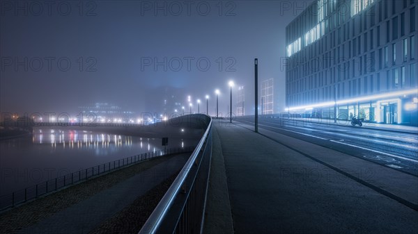 Nightly Hugo-Preuss-Bridge in the fog