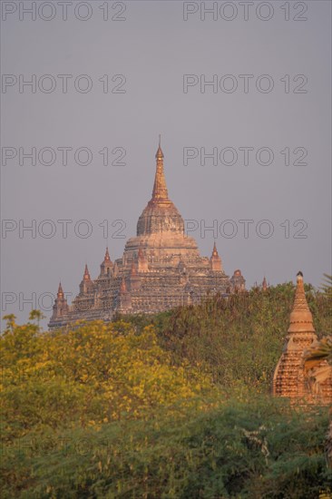 Htilominlo Temple at sunset