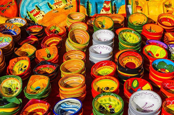 Colourful pottery at the weekly market market in I'Isle-sur-la-Sorgue