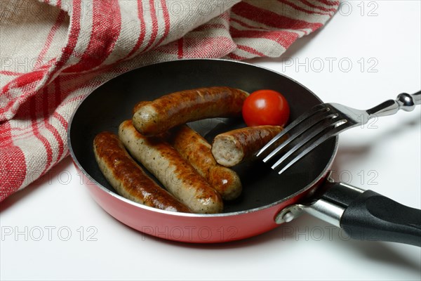 Nuremberger Rostbratwurstchen in pan