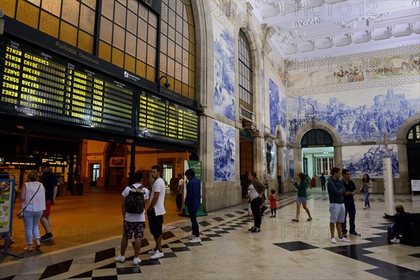 Sao Bento train station