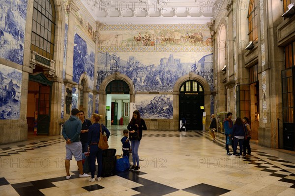 Sao Bento train station