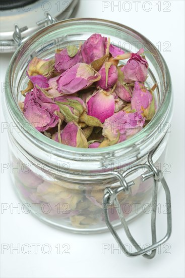 Dried rose buds