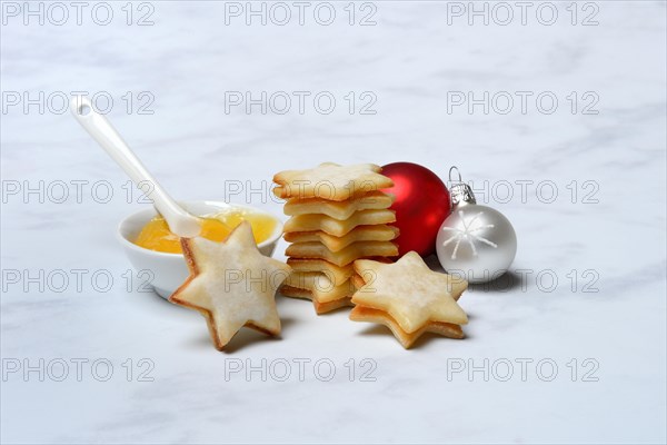 Lemon cookies and bowl with lemon curd