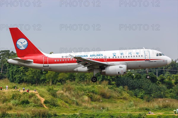 An Airbus A319 aircraft of Sichuan Airlines with registration number B-6173 at Chengdu airport