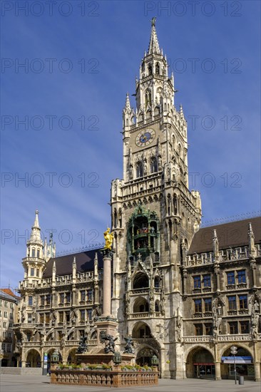 New town hall with Marian column and steeples of the Church of Our Lady