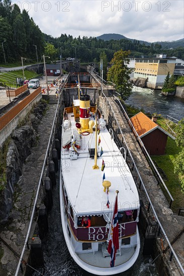 Tourist boat in the Ulefoss locks