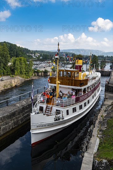 Tourist boat in the Ulefoss locks