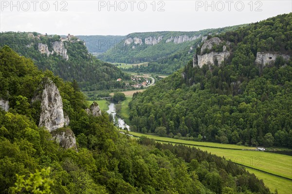 View from the Eichfelsen to Werenwag Castle