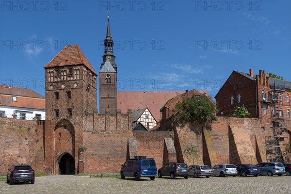 Historic city wall with Elbtor