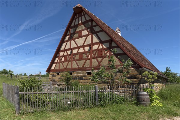 Farmhouse around 1730 with farm garden