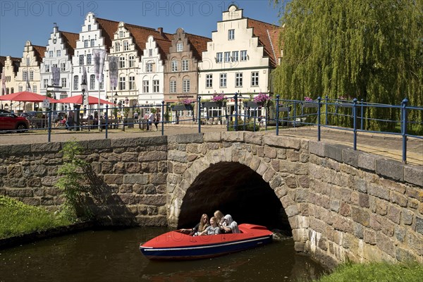 Bridge over the central canal Mittelburggraben with gabled houses