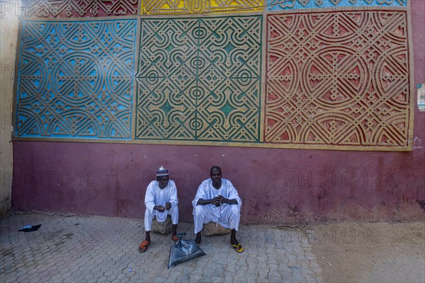 Men sitting at the entrance to Gidan Rumfa