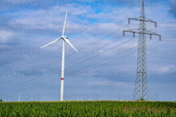 Wind turbines and power pylons at the Rundlingsdorf Gistenbeck