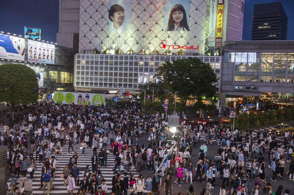 Shibuya crossing busiest road crossing in the world