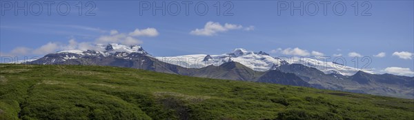 Vatnajoekull with peak of Hvannadalshnukur