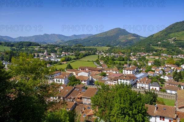 From the Citadelle to the Old Town