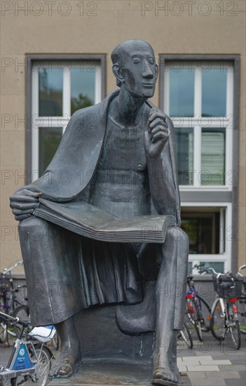 Statue Albertus Magnus