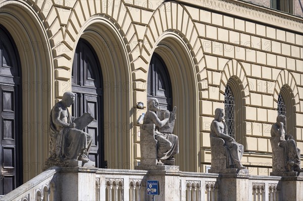 Bavarian State Library from 1843 with the figures of Aristotle