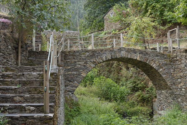 Slate bridge