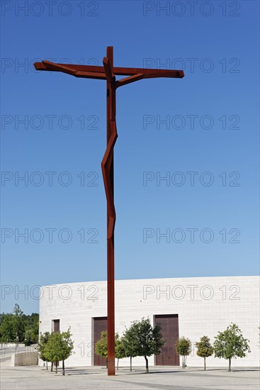 Cross in front of the Church of the Holy Trinity