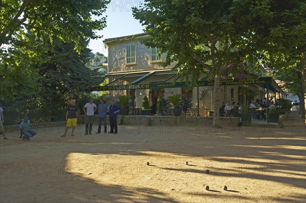 Boule players in Saint Paul de Vence