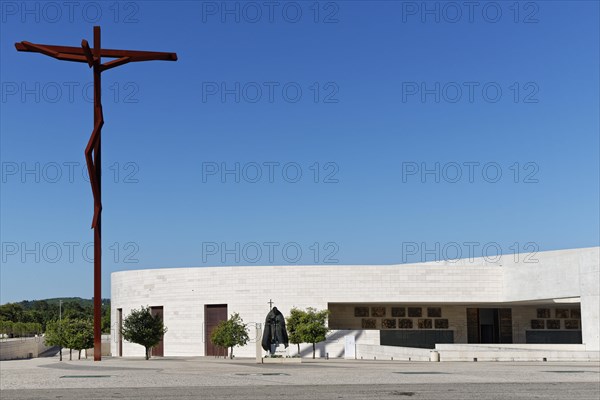 Cross in front of the Church of the Holy Trinity