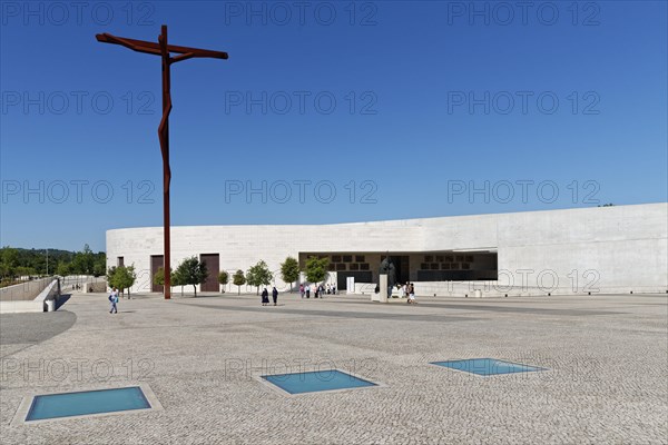 Cross in front of the Church of the Holy Trinity