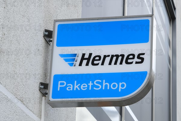 Facade with sign Hermes