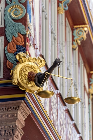 Cantilever arm with golden scales