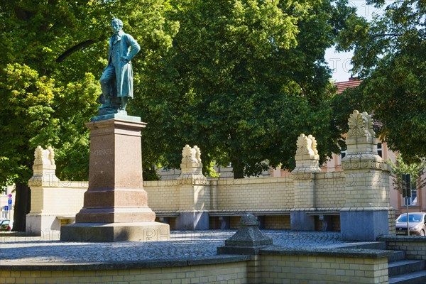 Schinkel monument on church square