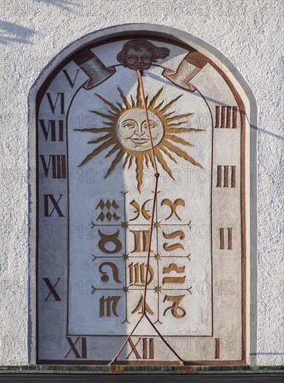 Sundial at the Ravensburg Gate in the historic old town