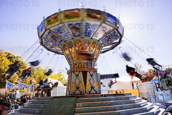 Chain carousel