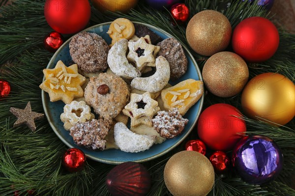 Swabian Christmas biscuits decorated with Christmas balls