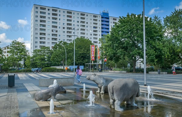 Fountain with hippo figures